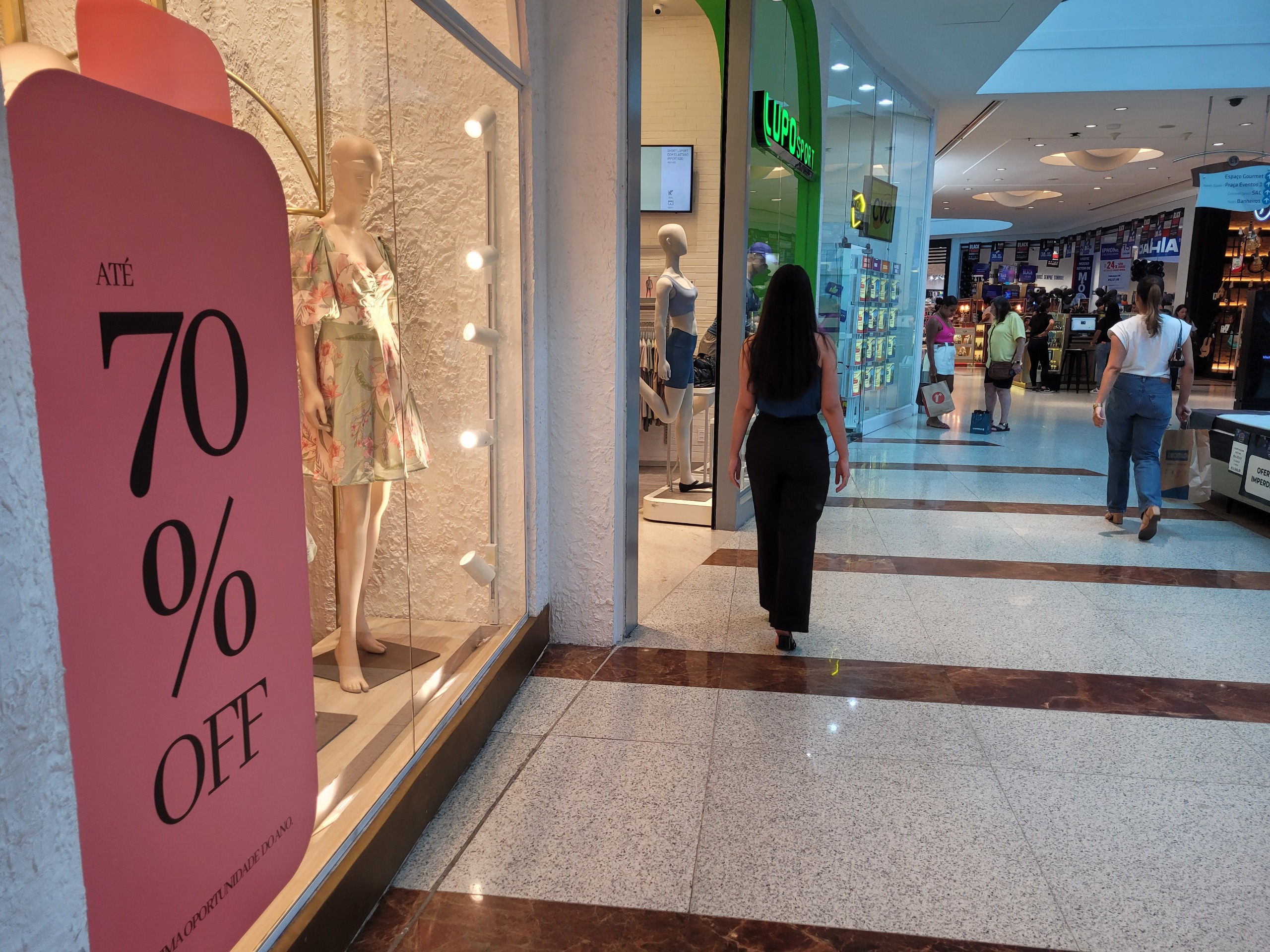 Imagem promocional da Happy Friday no RioMar Recife