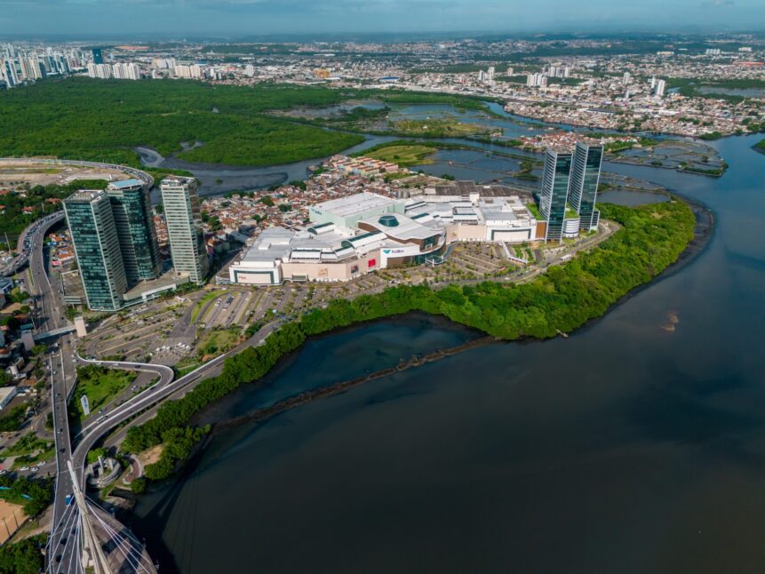 Reflorestamento urbano na área do RioMar Recife (COP30)