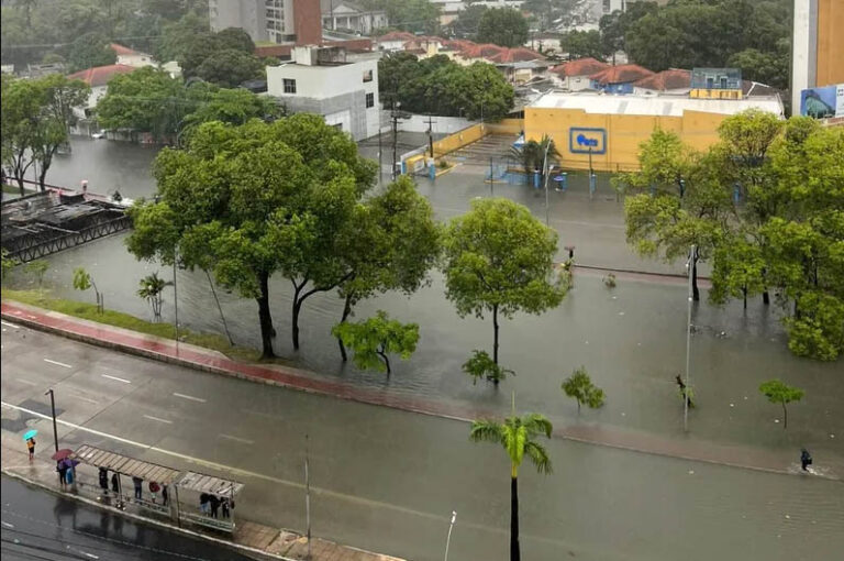 doenças alagamento, prevenção leptospirose, hepatite A