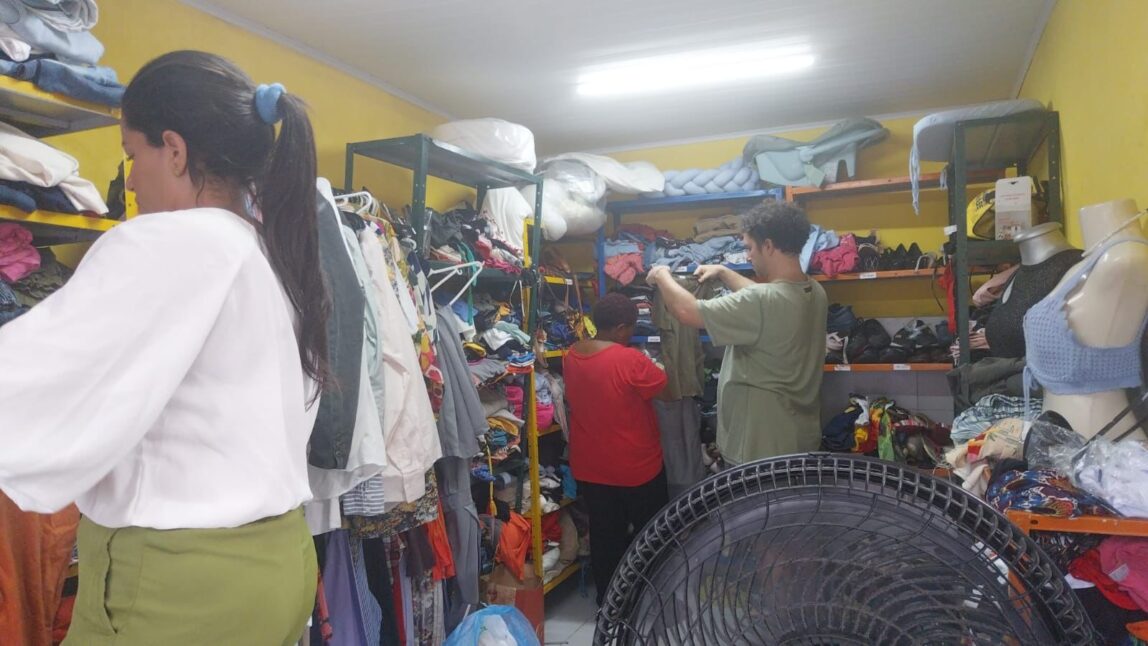 Vizinhos Solidários, comunidades vulneráveis, justiça social, colaboração local, suporte mútuo