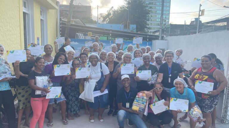 Instituto Vizinhos, famílias vulneráveis, período chuvoso, campanha solidária, assistência social, camisas personalizadas