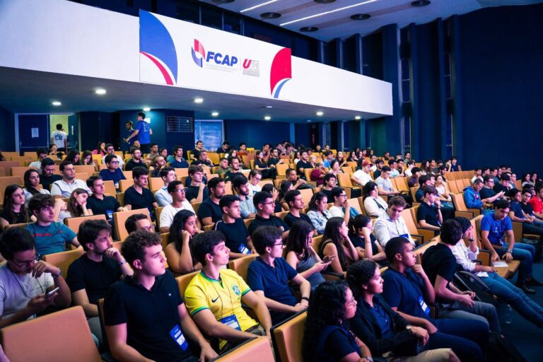 UPE Destaca, mercado de trabalho, vagas de estágio, FCAP UPE, desenvolvimento profissional, evento universitário