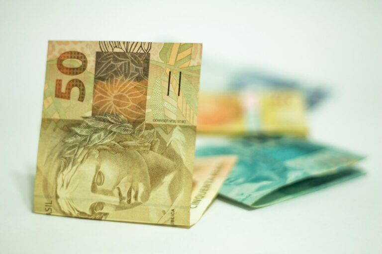 Taxa Selic, investimentos renda fixa, mercado financeiro, juros, CDI, inflação